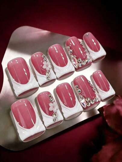 Set 10 buah Stiker Nail Art Buatan Tangan, Mawar Pengantin Abu-abu Merah Muda Ukiran 3D Ujung Prancis Putih Bentuk Almond Bunga 5 Kelopak Kristal AB Kuku Bebek Pendek Kuku Palsu yang Dapat Dilepas