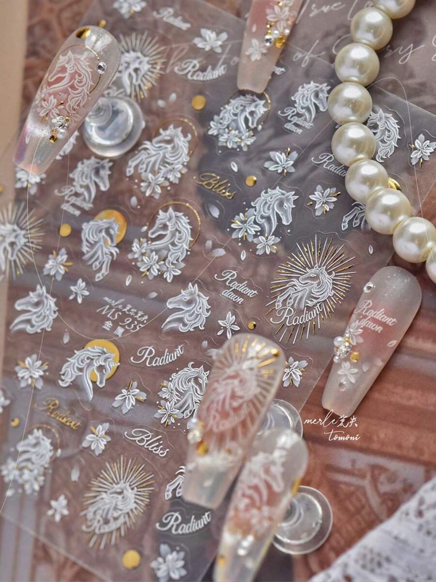 金色箔面獨角馬指甲貼紙，白色花卉放射狀字母自黏式美甲貼紙，優雅奢華 DIY 美甲裝飾