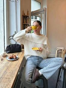 女款 2026 秋冬 一件式針織毛衣，大翻領與喇叭袖設計，寬鬆版型紋理針織上衣，適合日常穿著 - 白色 - 查看 2