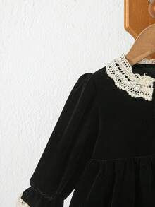 1pc Baby Girl Black Velvet Lace Collar Long Sleeve Dress, Front Button Vintage Palace Style High Waist A-Line Dress - Black - View 5
