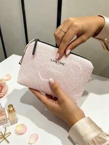 Lancôme Tas Kosmetik Lancome Berwarna Pink dengan Tekstur Anyaman, Tas Makeup dengan Resleting dan Logo Merek, Portabel dan Tahan Lama, Cocok untuk Penggunaan Pribadi dan Hadiah, LANCOME‑GIFT‑18 - Baby Pink - View 4