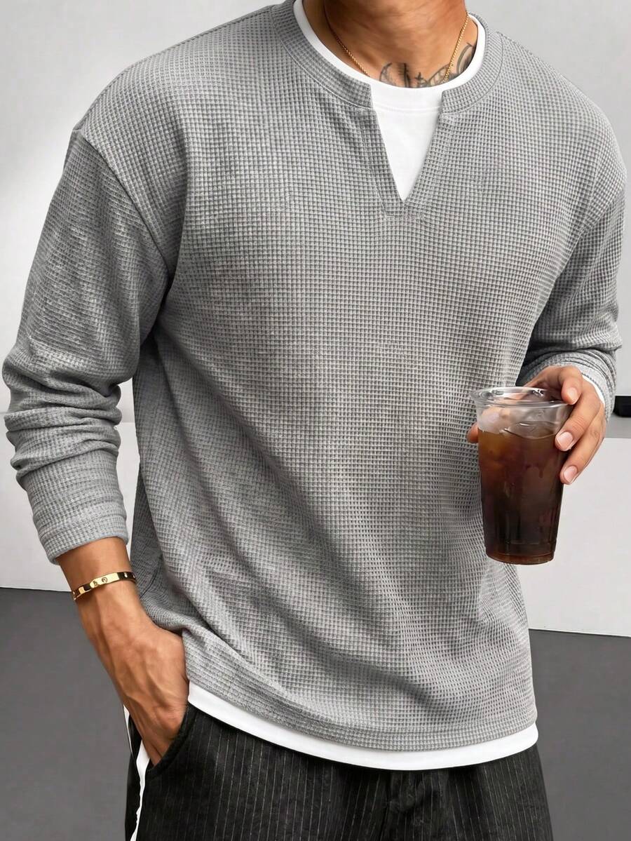Blueprint Man 1pc Sweatshirt Lengan Panjang Kerah Henley 2-in-1 Pria Warna Abu-abu, Kain Bertekstur Vertikal Halus, Lembut dan Bernapas, Garis Leher V Kecil yang Unik untuk Tampilan Berlapis, Gaya Minimalis Warna Solid, Cocok untuk Perjalanan, Pakaian Sehari-hari dan Bepergian - Grey - View 1