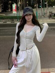 極簡通勤風天絲 V 領條紋修身女款上衣 - 淺藍色 - 查看 3