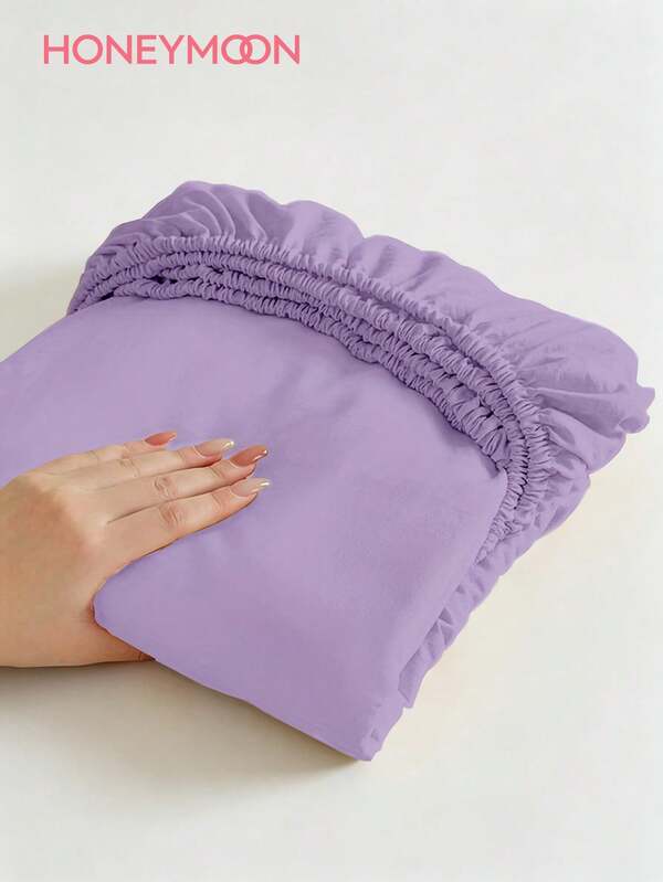 HONEYMOON 1 pièce Drap-housse de couleur unie en tissu 100% polyester, léger avec un toucher nuageux, housse de matelas, bords élastiques, convient pour matelas de 9-12 pouces de profondeur, doux et respirant, lavable en machine, résistant au rétrécissement, résistant à la décoloration, utilisation toute saison, différentes tailles convenant pour la maison et le dortoir, essentiel pour la rentrée scolaire, violet