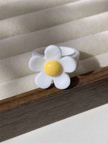 White 5-Petal Acrylic Ring, Fried Egg And Daisy Design, Minimalist And Cute, Gift For Friends And Girlfriend To Express Affection - White - View 5