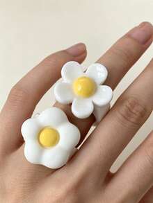 White 5-Petal Acrylic Ring, Fried Egg And Daisy Design, Minimalist And Cute, Gift For Friends And Girlfriend To Express Affection - White - View 4