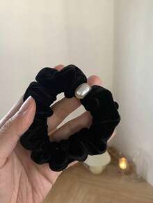topshiny New Minimalist Black Velvet Scrunchie Hair Tie Elegant Hair Band Exquisite Hair Rope Versatile Elastic Hair Accessory 1pc - Multicolor - View 9