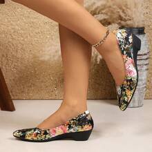 Women's Vintage Chinese Style Floral Print Wedge Heel Slip-On Shoes, Satin Low Heel Commuter Anti-Slip Shoes - Black Floral - View 6