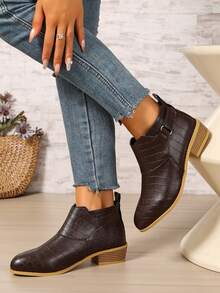 Sepatu Bot Pendek Wanita Berhak Tinggi dengan Gesper, Sepatu Bot Ankle Modis Berhak Tebal dengan Ujung Lancip - Coffee Brown - View 3