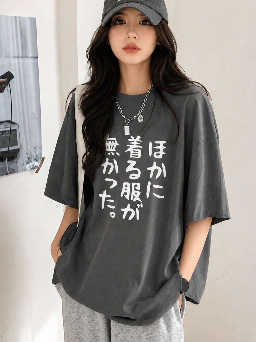 女款休閒寬鬆圓領日文文字短袖T恤,春/夏 - 深灰色 - 查看 1