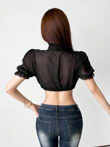 Top corto transparente con botones y bajo fruncido de color liso - Negro - Ver 6