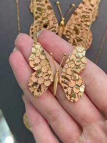 Kalung Kupu-Kupu Bergerak Berlapis Emas 21K, Perhiasan Liontin Jala Sarang Lebah Halus Berwarna Emas Tahan Karat dengan Sambungan, Perhiasan Kelas Atas (Cetakan Laser Acak) - Emas - View 7