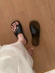 XIXITIAO 慵懶風編織帶夾腳拖鞋，金色扣飾平底夾腳涼鞋，休閒舒適防滑女款拖鞋，適合海灘度假 - 黑色鏤空 - 查看 2