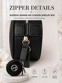Giorgio Armani Kotak perhiasan Armani berbentuk bantal, 9*9cm, satu buah, ritsleting ganda bertekstur, cocok untuk penggunaan sehari-hari, menyimpan cincin, kalung, dan perhiasan kecil lainnya, juga merupakan hadiah yang bagus untuk teman dan keluarga. - Hitam - View 8