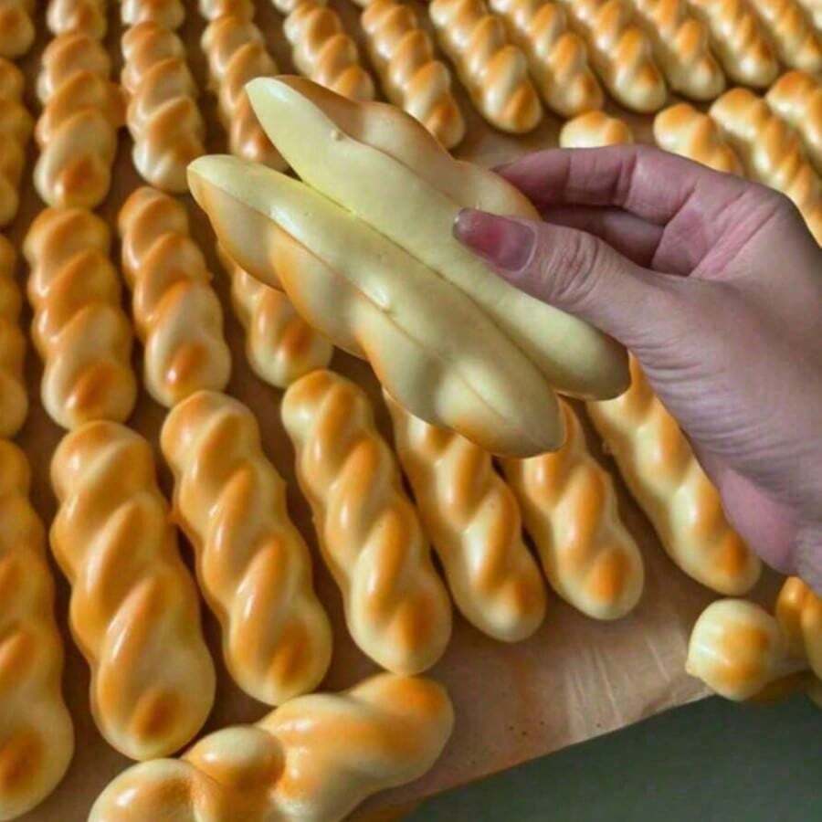 1pc Extremely Slow Rising Bread Squish, Birthday/Christmas/Halloween Gift (Handmade, Minor Imperfections Are Normal, Please Do Not Purchase If You Mind) - Multicolor - View 1