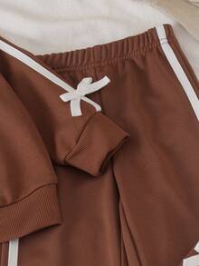 2pcs Baby Girls Casual Comfortable Large Bow Print Crew Neck Long Sleeve Sweatshirt And Side Stripe Straight Leg Pants Set, Spring/Autumn - Brown - View 5