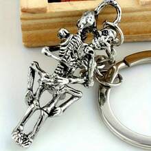 1PC Skeleton Couple Halloween Keychain, Cute Skull Design Couple Keyring, Silver Metal Couple Keychain, Perfect Gift For Friends - A - View 7