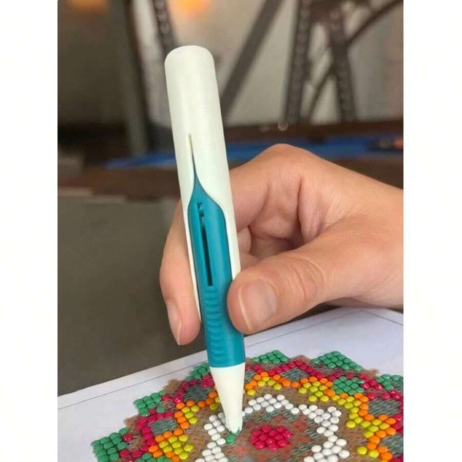 1pc Automatic Diamond Painting Bead Dispenser Pen - Wax-Free Automatic Bead Placer, Suitable For 2.8mm Round Drills, Anti-Clogging Fast Loading & Precise Placement, Ergonomic Diamond Painting Accessory, Suitable For Beginners And Professional Crafters - Christmas, Halloween, Easter, Birthday, New Year, Holiday Gifts, Festive Trinkets (Random Color)