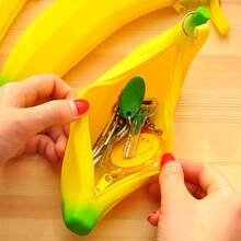1pc Creative Banana Zipper Coin Purse, Handheld Banana Coin Wallet, Realistic Fruit Decor - Yellow - View 2