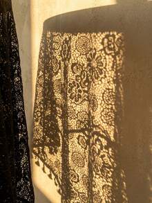 1pc Black Geometric Hollow Lace Tablecloth, French Vintage Style Lace Fabric Material, Round Tassel Edge And Exquisite Hollow Floral Pattern Detail Decoration, Beautification And Dust-Proof Function, Suitable For Daily Home And Vintage Dining Table Arrangement - Black - View 8