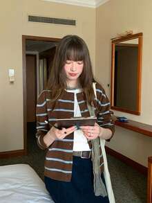 女款條紋對比色針織開襟衫 秋冬新款韓式簡約長袖百搭毛衣外套(隨機條紋) - 咖色 - 查看 3
