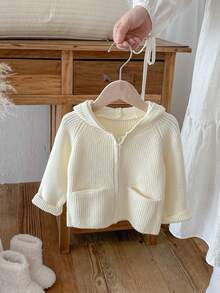 Áo khoác cardigan len gân màu be có mũ cho bé gái, kèm mũ pom pom, khóa kéo trước, túi, tay raglan, áo khoác ngoài - trắng - Xem 2