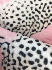 1pc Pink Leopard Print Long Runner Rug, Ins Style, Printed Hallway Carpet, Suitable For Living Room, Bedroom, Study, Office, Dressing Room, Vanity, Hallway, Porch, Patio, Corridor, Laundry Room, Modern Room Decor Rug, Runner Rug, Hallway Rug, Living Room Rug, Bedroom Rug, Bedside Rug, Bathroom Mat, Kitchen Mat, Room Entrance Door Mat, Home Decor Floor Mat, Durable - Pink - View 3