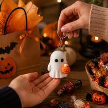 1pc Cute Multi‑Expression Ghost Keychain, Halloween 3D Ghost Bag Charm Pendant, Collectible Cartoon Ghost Key Ring, Holiday Party Gift For Friends - White - View 4