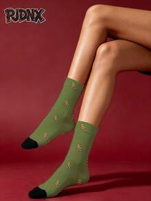 phantombear 1 Pair Army Green Bottom Funny Bikini Gingerbread Man Candy Cane Print Mid-Calf Socks For Women, Quirky Christmas Style Socks (Print Position Random) - Multicolor - View 3