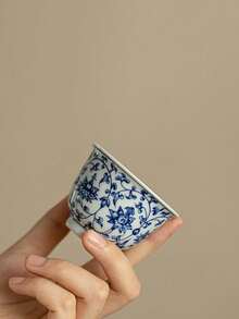 1pc/2pcs/4pcs Blue And White Lotus Pattern Ceramic Tea Cups, Luxury Vintage Exquisite Home Arabic Coffee Tea Cups, Ceramic Material, Hand-Painted Craftsmanship, Suitable For Hosting Guests, Friends, Tea Parties, Brewing Coffee, Gift-Giving - Multicolor - View 6