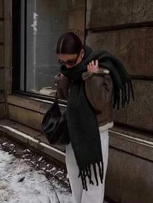 1件女款馬海毛純色百搭學院風優雅厚實保暖黑色圍巾，適合秋冬寒冷天氣與購物穿搭 - 黑色 - 查看 4
