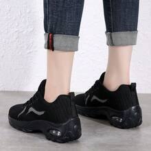 SOSENFER 女款繫帶休閒運動鞋，純色網布運動鞋，舒適氣墊運動鞋，四季通用走路與旅行鞋 - 黑色 - 查看 5
