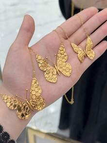 Kalung Kupu-Kupu Bergerak Berlapis Emas 21K, Perhiasan Liontin Jala Sarang Lebah Halus Berwarna Emas Tahan Karat dengan Sambungan, Perhiasan Kelas Atas (Cetakan Laser Acak) - Emas - View 4