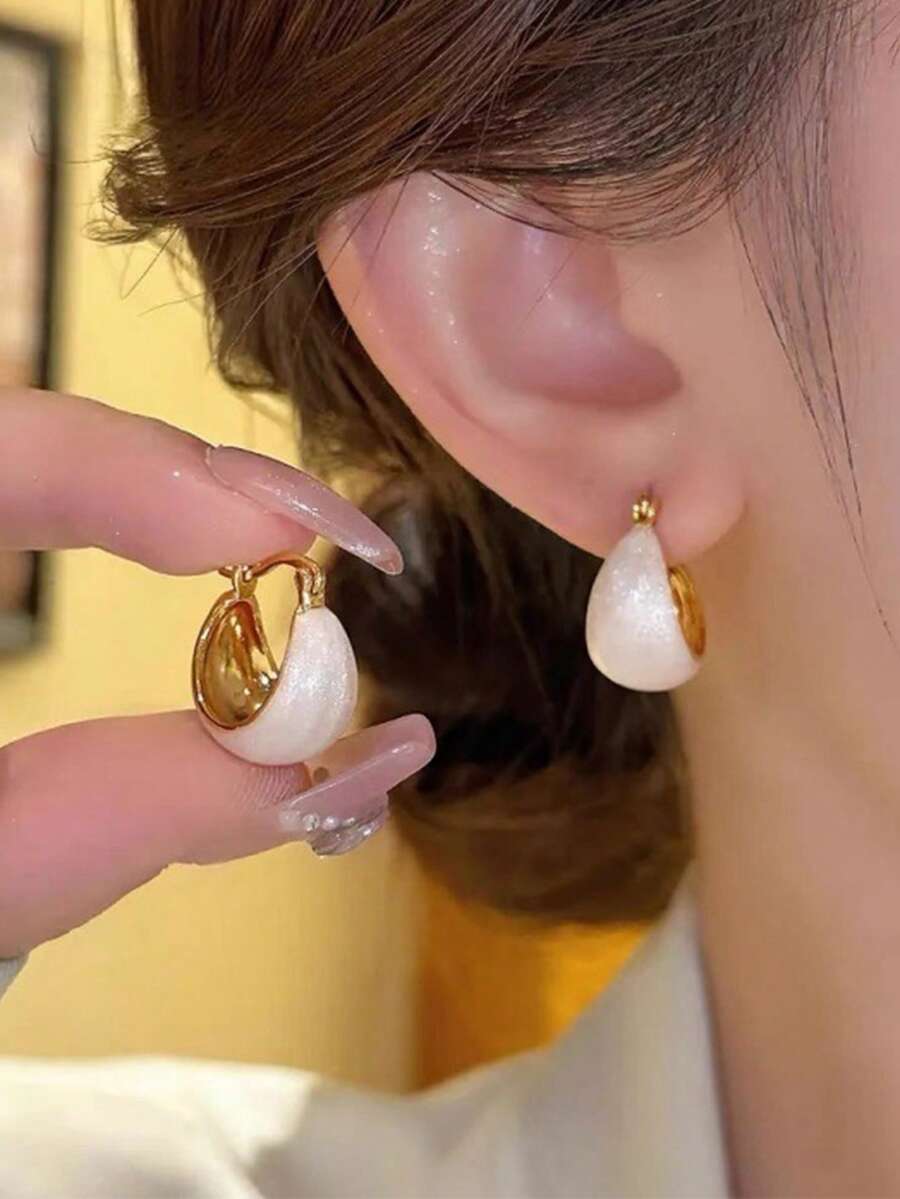 1 Pair Vintage Hong Kong Style U-Shaped Oil Drop Earrings, Elegant Personalized Cold Style Ear Clips With 3D Design, Suitable For Women's Daily, Holiday And Vacation Wear - White - View 1