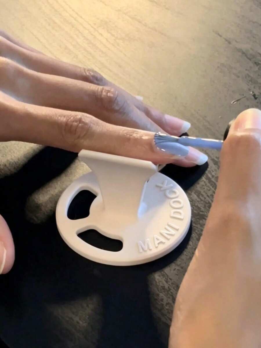 1 Holder Anti-Tip Silicone Nail Polish Organizer Dock, Portable Non-Slip Nail Art Bottle Base Stand, DIY Manicure Care Tool - A - View 1