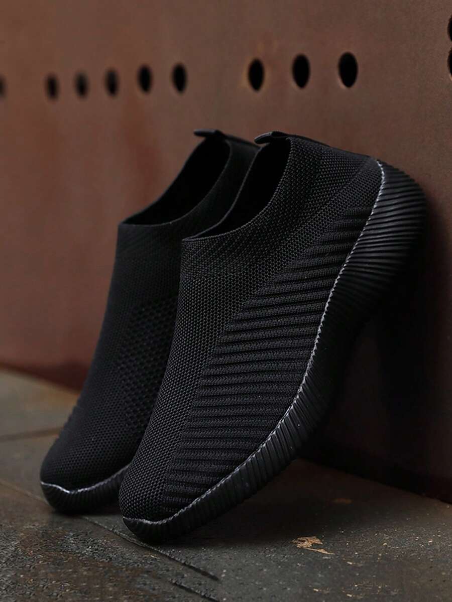1 Pasang Sepatu Slip-On Jala Ringan Bernapas Warna Hitam Polos - Hitam - View 1