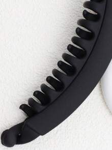 1pc Women's Fashion Minimalist Banana Hair Clip, Matte Texture Premium Feel Elegant Hair Accessory - Black - View 3