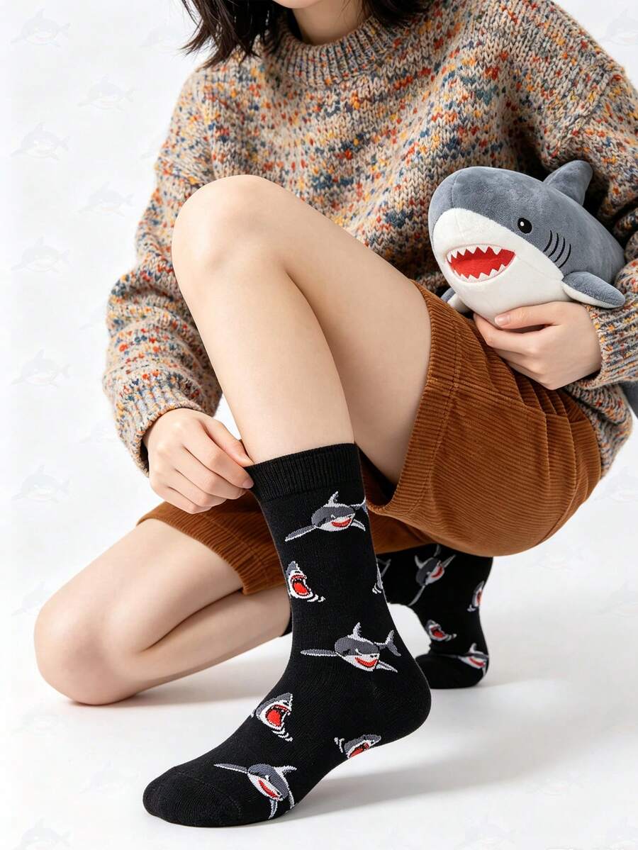 1 Pair Women's Black Shark Pattern Mid-Calf Socks, Soft And Comfortable Fabric, Stylish And Versatile For Outdoor, Travel, Daily, Home, Office And Multiple Occasions - Black - View 1