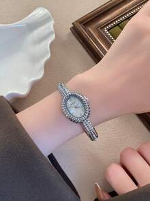 1件女款銀色橢圓手鍊石英手錶，白色錶盤，鉚釘紋理錶圈，適合日常辦公穿著，理想禮物選擇 - 銀色 - 查看 6