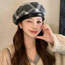 Boina de lana a cuadros vintage, sombrero de estilo francés versátil de gran circunferencia de cabeza para mujer, sombrero retro de pintor, gorra de estilo británico que realza la atmósfera y estiliza el rostro, gorra de estilo old money con letra metálica y forma octagonal - Mariposa - Ver 2