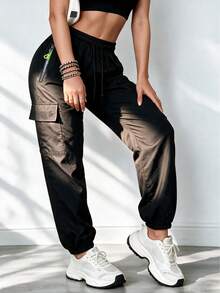 Celana Jogger Kargo Kasual Wanita dengan Tali Pengikat, Ringan dan Bernapas, Dirancang dengan Kantong Kapasitas Besar, Warna Hitam - Hitam - View 2
