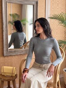 Minimalist Solid Color Slim Fit Knit Sweater, Grey Full Body Vertical Ribbed Texture, Regular Shoulder Long Sleeve Ribbed Neckline, Versatile Daily Pullover Sweater, Suitable For Office, Casual Outings, Dates - Grey - View 3