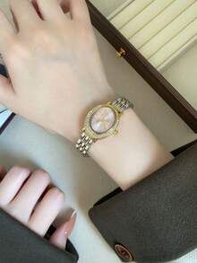 Jam Tangan Quartz Oval Elegan Wanita, Dial Pink Bertekstur, Bezel Bertabur Berlian Imitasi, Tali Rantai Dua Warna Emas dan Perak, Cocok untuk Pesta, Sehari-hari, dan Acara Formal - Perak Emas - View 5