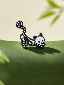 1pc Dark Funny Skeleton Cat Brooch, Cute And Cool Unique Design, Suitable For Coats, Backpacks, Jackets, Collars, Brighten Up Your Outfit, Perfect As A Novelty Gift For Friends - Black and White - View 3