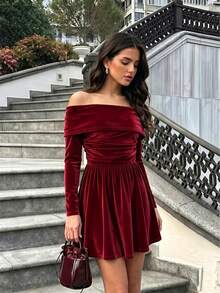 Gaun Pesta Kasual Wanita Warna Polos dengan Bahu Terbuka dan Detail Kerut - Merah - View 8