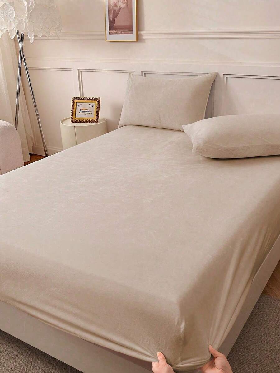 2/3pcs Beige Velvet Fitted Sheet Set, Warm And Soft, Solid Color Velvet Fitted Sheet Set, Available Sizes: Extra Large, Large, Standard Double, Single, Luxurious Ultra Soft Comfortable Base Fabric, 11.8 Inch Deep Pocket Design, Suitable For Autumn, Winter, Spring Use. Set Includes 1 Fitted Sheet And 1/2 Pillowcases, Dorm Bedding, Back To School Bedding. - Khaki - View 1