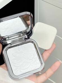 KIKO Milano INVISIBLE TOUCH Perfecting Finishing Powder, Lightweight Setting Powder, Matte Oil Control, Soft Focus Pores And Glow, Long-Lasting Smooth Makeup Effect, Suitable For Daily Use, Gift - 7.5g - View 4