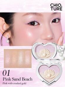 CHIOTURE Seashell Sweetheart 三色高光盤，打造水潤光澤肌，提亮臉部與眼頭內角，白色配紫色細緻閃粉，鑽石閃耀感，緞面珍珠光澤，奶油慕斯質地，多功能調色盤，適合新手 - 01 粉紅沙灘 - 查看 1