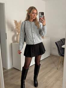 Set Musim Gugur Wanita: Kardigan Lengan Panjang Rajut Bergaris Abu-abu Minimalis dengan Kancing Perak, Cocok untuk Perjalanan ke Kantor dan Jalan-jalan - Light Grey - View 3