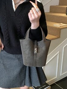 Tas Ember Wanita Modern Modis Kelas Atas dengan Gesper dan Dekorasi Logam; Tas Tangan Modis dan Mewah dengan Dekorasi Logam yang Indah, Warna Kopi Musim Gugur/Dingin Terbaru, Gaya Komuter Perkotaan dengan Tali Bahu yang Dapat Diatur, Cocok untuk Berbelanja dan Bepergian, Tas Ember Ringan dengan Kapasitas Besar - Coffee Brown - View 2